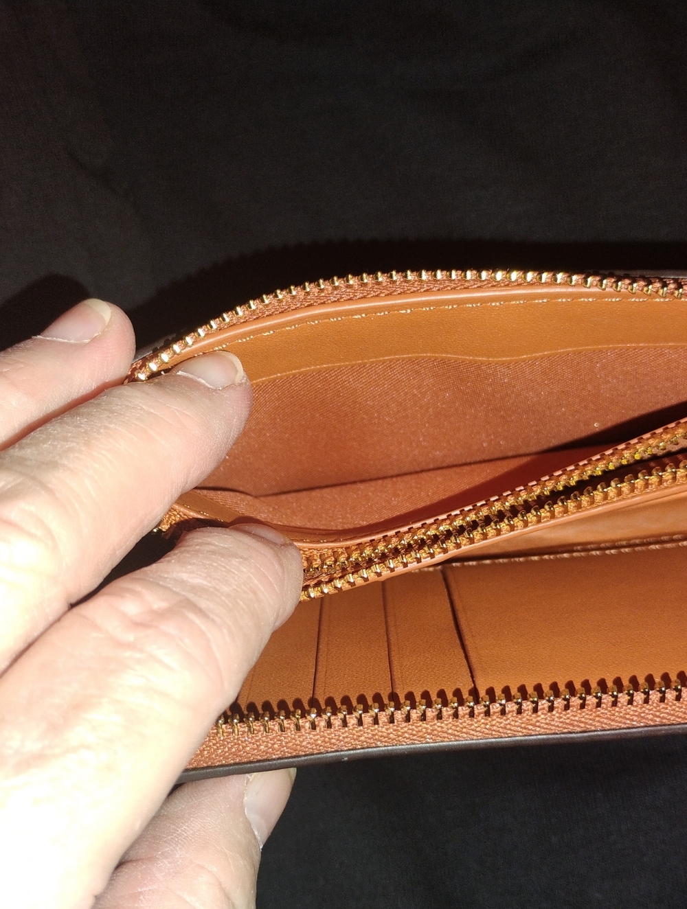 Coach Pebbled Leather Medium Zip Wallet — Tan Brown with Gold Logo - Picture 5 of 8